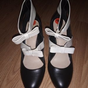 Black and cream Nine West high heels
